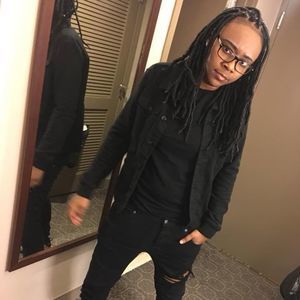 Meet your Posher, Chanel